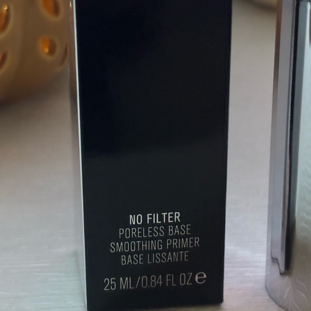 IL MAKIAGE No Filter Primer - Sleek Silver Finish - Picture 4 of 4